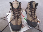 Used Explore Planet Earth leather hiking shoes
